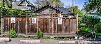 '1900' House and Cottage ~ Near OSF ~ Sleeps 10