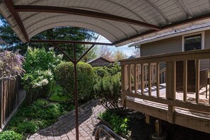 Balcony - '1900' House and Cottage ~ Near OSF ~ Sleeps 10 (Ashland)