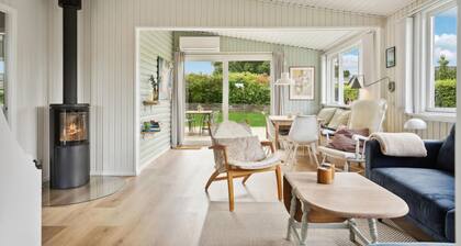 Stunning home in Børkop with kitchen