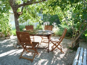 Outdoor dining - Haven of peace in Drôme Provencal with large garden by the river (Pierrelongue)