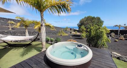 un hébergement moderne, une baignoire spa, vue sur la mer, télévision par satellite, Internet, Climatisation