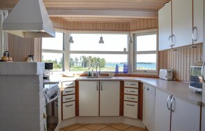 Kühlschrank, Mikrowelle, Herdplatte, Geschirrspüler