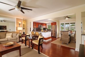 Interior - The Golden Lotus ~ Pool ~ Jacuzzi ~ Grills ~ (Princeville)