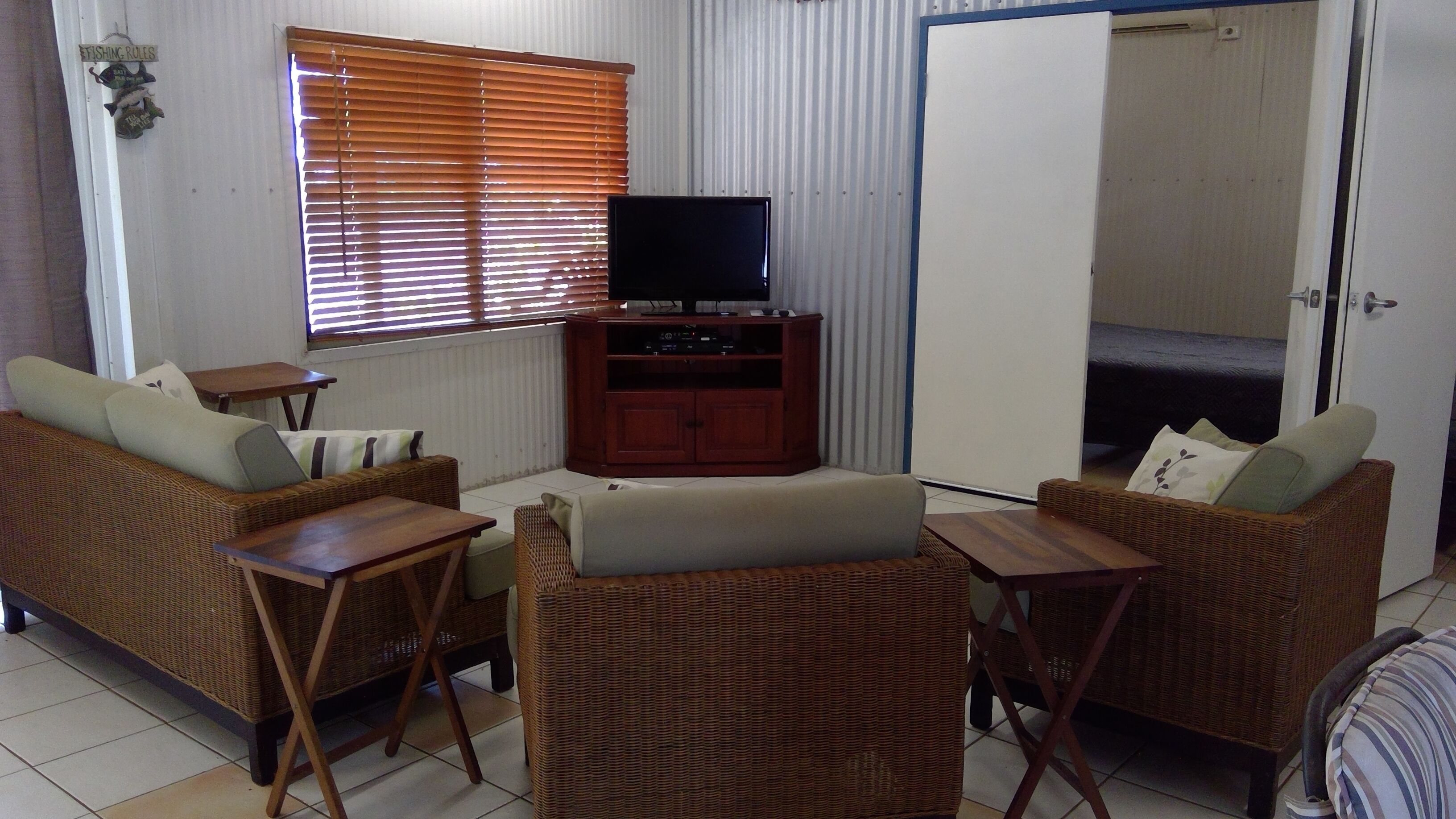 THE BEACH SHACK on the waterfront close to the Lodge of Dundee — image 13