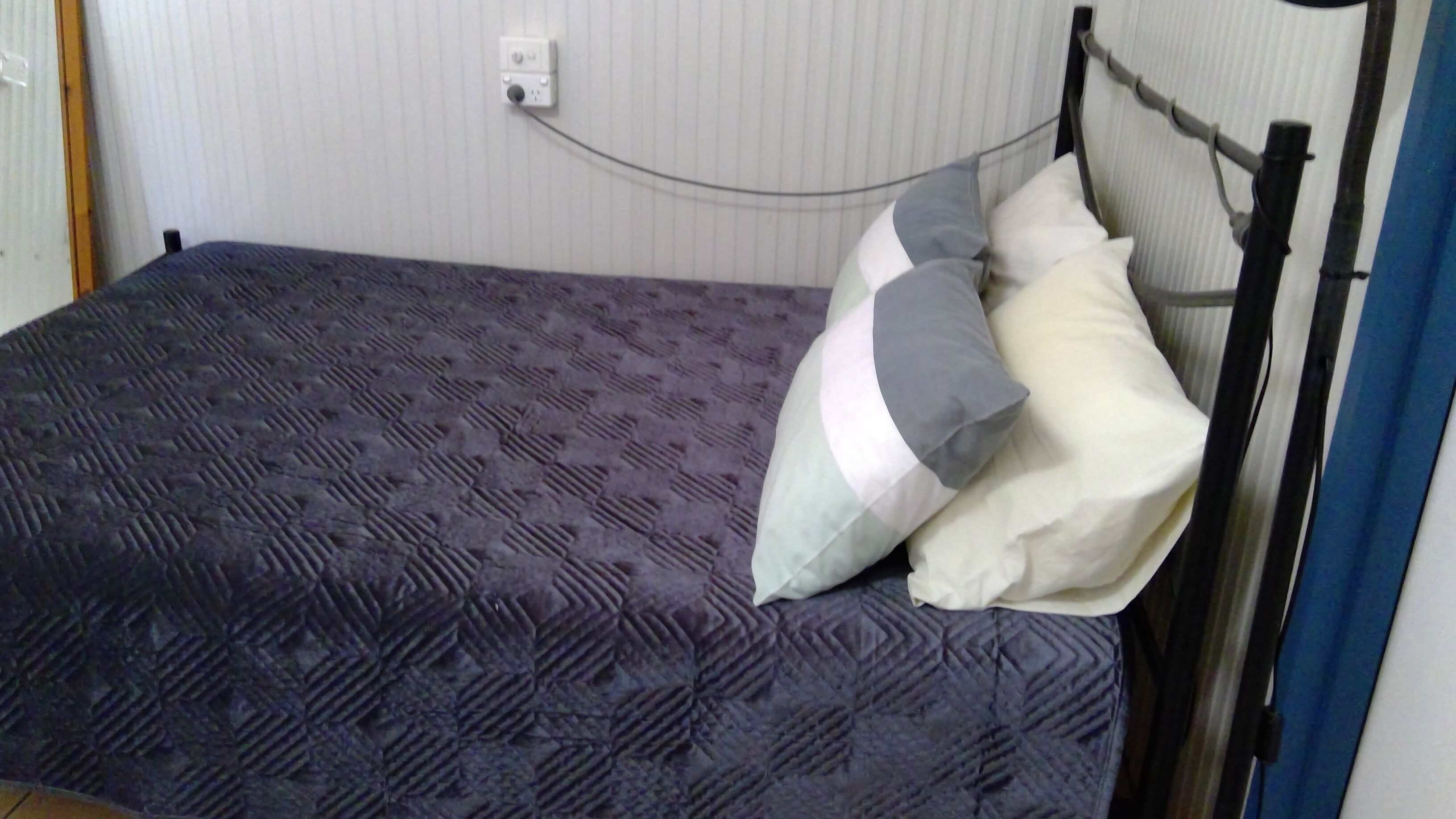 THE BEACH SHACK on the waterfront close to the Lodge of Dundee — image 19