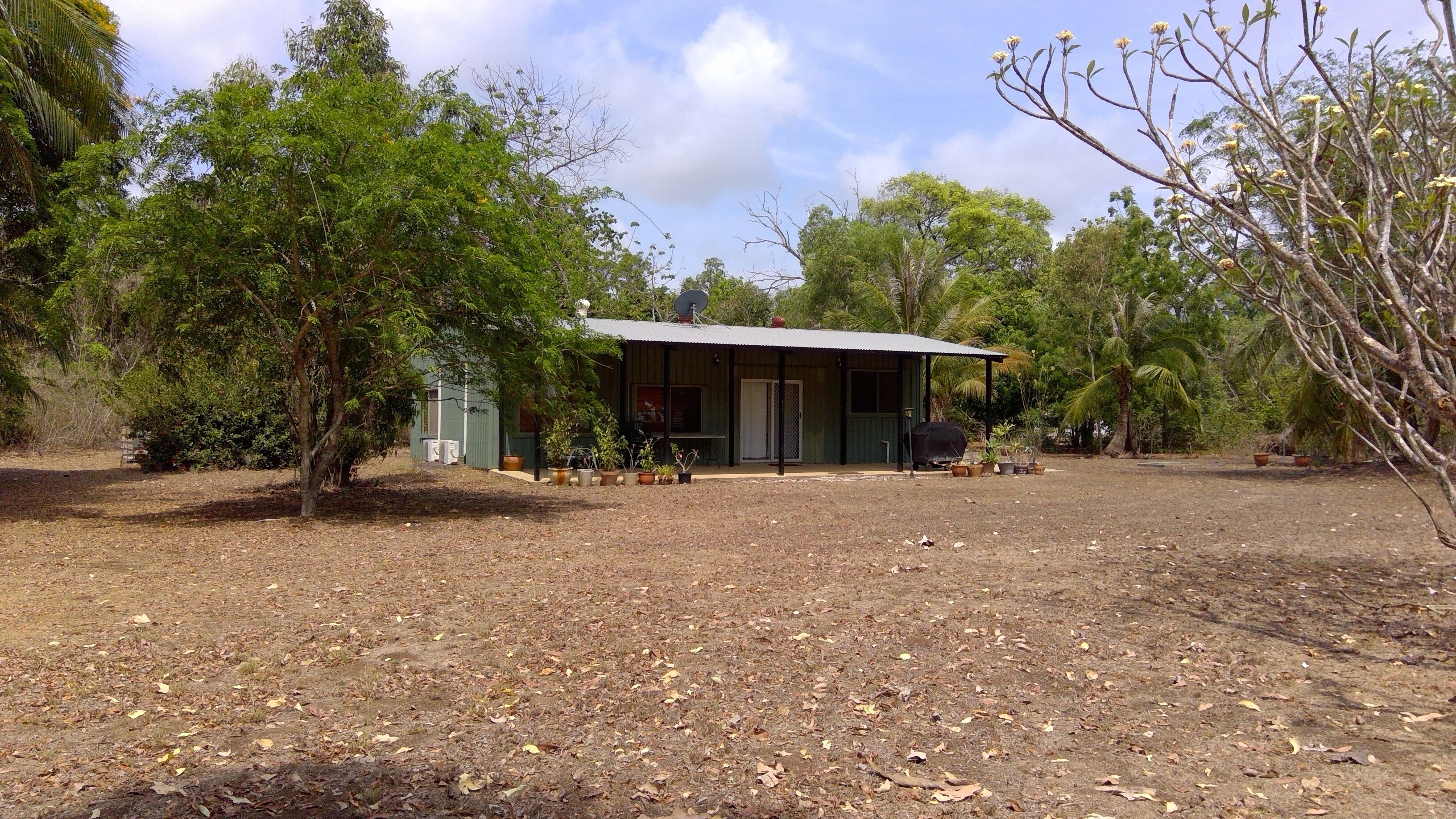 THE BEACH SHACK on the waterfront close to the Lodge of Dundee — image 24