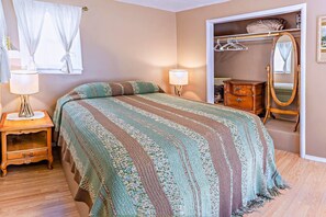 House (2 Bedrooms) | 2 bedrooms, premium bedding, iron/ironing board, free WiFi