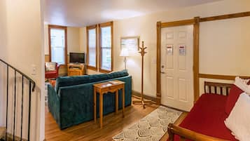 Casa (2 Bedrooms) | Sala d'estar | Televisor i llar de foc