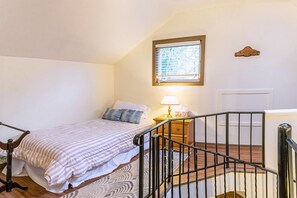 House (2 Bedrooms) | 2 bedrooms, desk, iron/ironing board, free WiFi - Oak Sherwin House Near OSF (Ashland)