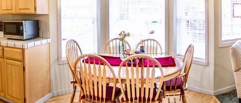 코티지 (2 Bedrooms) | 객실 내 식사 공간