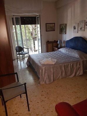 3 Schlafzimmer, BĂŒgeleisen/BĂŒgelbrett, WLAN, BettwĂ€sche