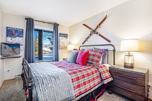 2 bedrooms, free WiFi, bed sheets - Ski Condo Near Keystone & A-Basin | Hot Tub |Fireplace |Forest Views |King Suite |Free Shuttle (Wildernest)