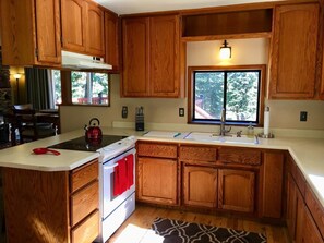 Chalet (2 Bedrooms) | Cuisine privée