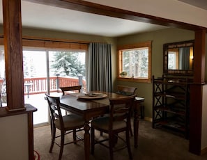 Chalet (2 Bedrooms) | 2 bedrooms, premium bedding, iron/ironing board, free WiFi - Mountain Pine Cabin - Sleeps 6 - Pet Friendly (Ashland)