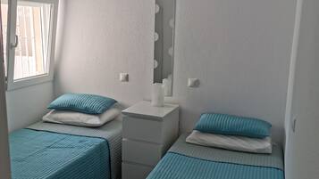 5 bedrooms, iron/ironing board, free WiFi, bed sheets