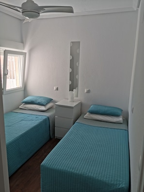 5 bedrooms, iron/ironing board, free WiFi, bed sheets - Beautiful detached house with private pool car unnecessary  (Orihuela)