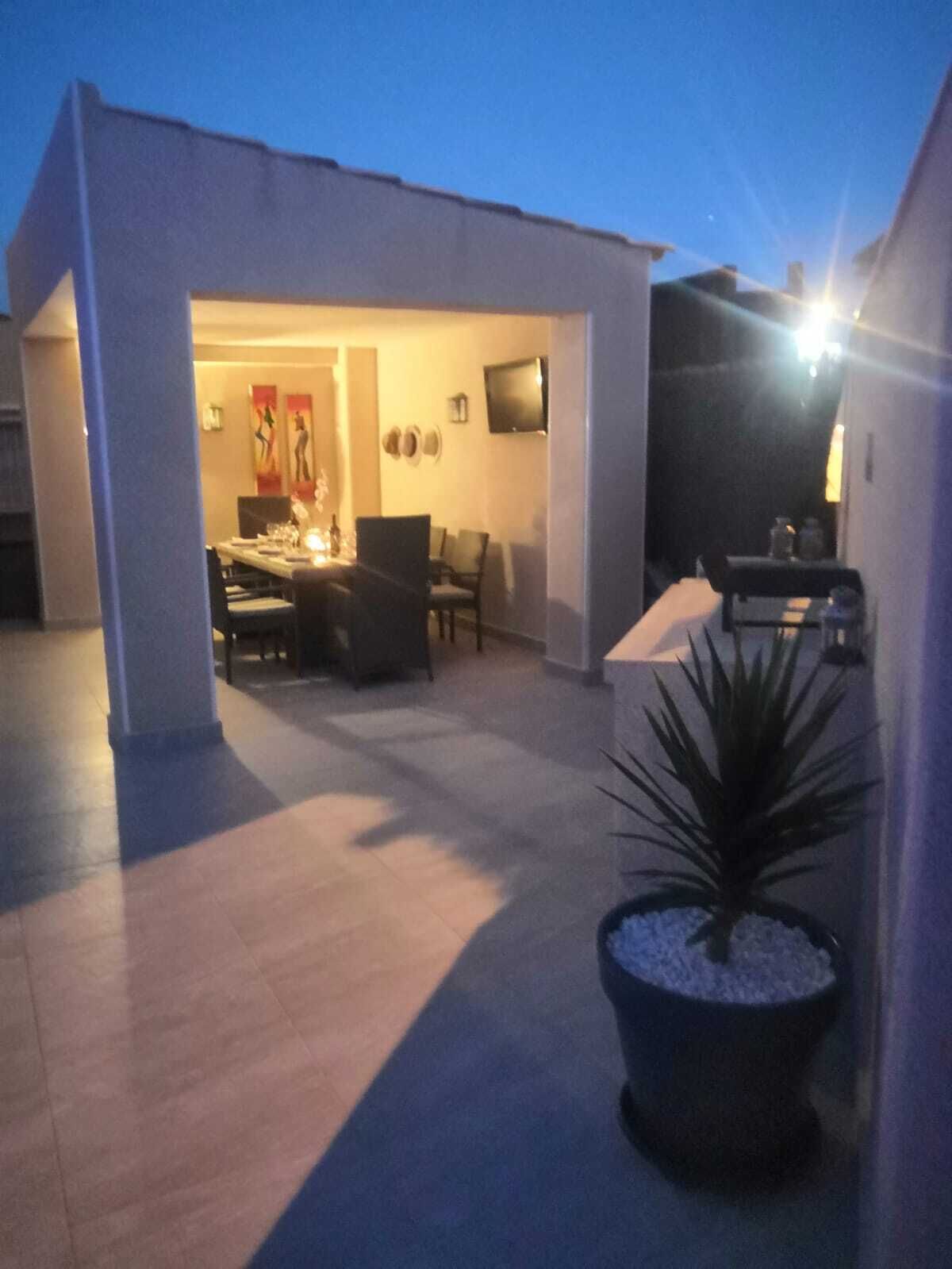 屋外ダイニングエリア