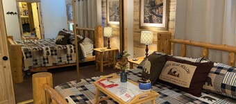 Cozy Bear Hollow  " Cozy, rustic charming, a great value"