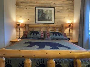 2 bedrooms, iron/ironing board, internet, bed sheets