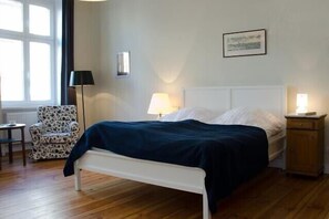 2 Schlafzimmer, Schreibtisch, Bügeleisen/Bügelbrett, kostenloses WLAN