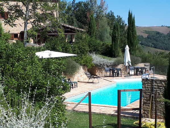 Outdoor pool - Lovely peaceful stone farmhouse with pool and beautiful views (Gualdo)