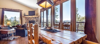 Spectacular Views, Skiing, Spacious Cozy Luxury, Hot tub, Fireplace