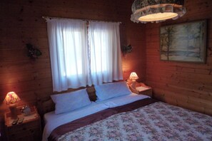 3 室のベッドルーム、アイロン / アイロン台、WiFi (無料)、ベッドシーツ