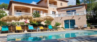 Beautiful air-conditioned villa with large swimming pool on the Valescure golf course