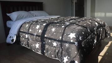2 bedrooms, internet, bed sheets