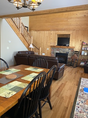 Dining - Luxury Log Cabin (Cleveland)