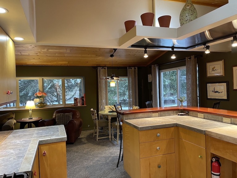 Unique Artisan Home, Near Water, Beach ,Biking & Hiking Trails,3 Bedroom,hot Tub - Manitowoc, WI