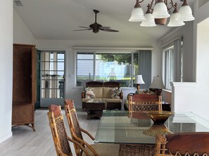 Dining - Private | Oceanview | Spacious | Bright 3BR House (Kailua-Kona)