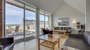 Fernseher, Kamin, DVD-Player, Stereoanlage