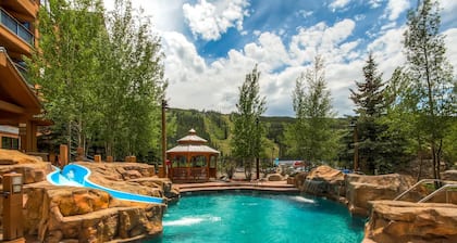 Premium-Penthouse in ganz Keystone, Gewölbedecken, toller Pool