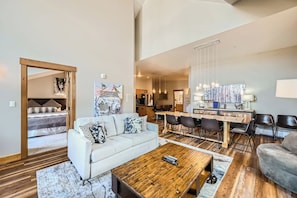 Smart TV, fireplace, DVD player