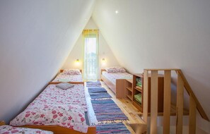 1 bedroom, travel cot, free WiFi, bed sheets