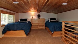 Room - #47 & 48 Hyatt Lake Compound - Sleeps 9 (Ashland)