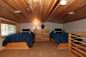 4 室のベッドルーム、高級寝具、アイロン / アイロン台、WiFi (無料)