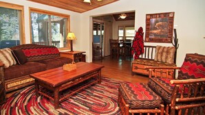 Living area - #47 & 48 Hyatt Lake Compound - Sleeps 9 (Ashland)