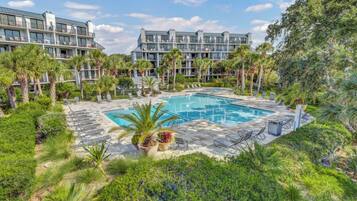 Alberca techada y alberca climatizada