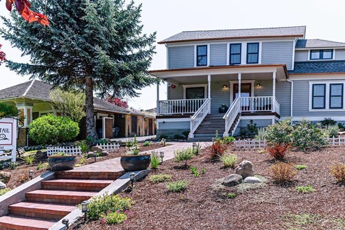 Redtail Suites~'red' Mccall Suite~tesla Station