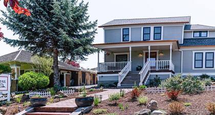 Redtail Suites~'red' Mccall Suite~tesla Station