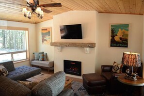 TV, fireplace