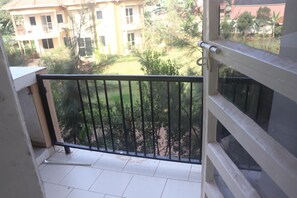 Property grounds - Sparkling Lixan Parlour in a quiet neighbourhood (Kampala)
