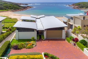 Exterior - Sails on the Beachfront is the ultimate contemporary, luxurious... (Boat Harbour)