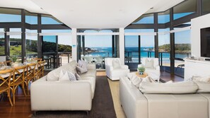 Smart TV - Sails on the Beachfront is the ultimate contemporary, luxurious... (Boat Harbour)