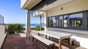 Outdoor dining - Sails on the Beachfront is the ultimate contemporary, luxurious... (Boat Harbour)