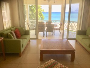 Flat-screen TV - Villa 1D (Charlestown)