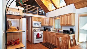 Private kitchen - #39 & #40 Hyatt Lake Compound - Sleeps 12 (Ashland)