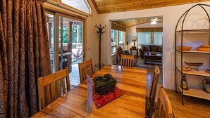 In-room dining - #39 & #40 Hyatt Lake Compound - Sleeps 12 (Ashland)
